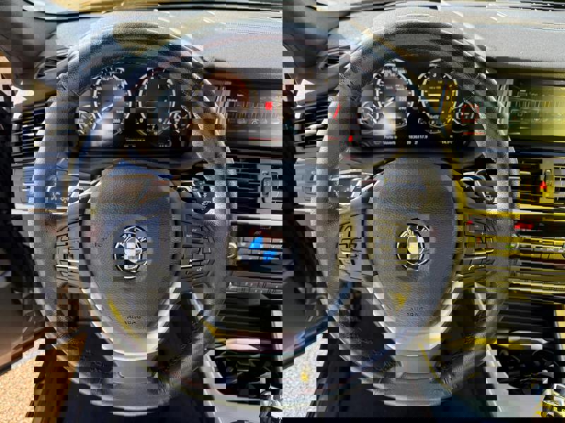 Image BMW 楲⁥㑘⠠㉆⤶㈨㄰ⴴ⤾ 20 d 2.0 190 xLine xDrive Xénon GPS Bluetooth Caméra Sièges cuir élec à mémoires Régul Clim auto Gti